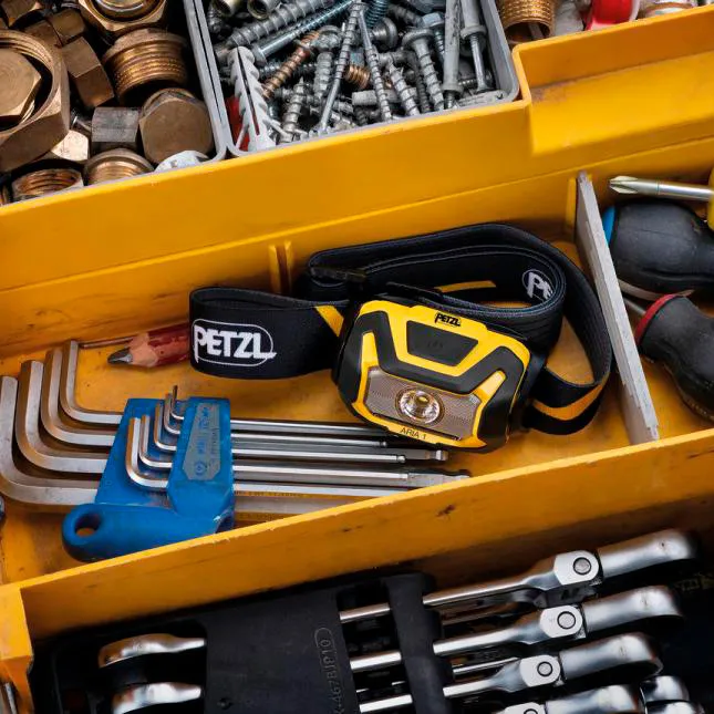 PETZL / Фонарь налобный ARIA 2