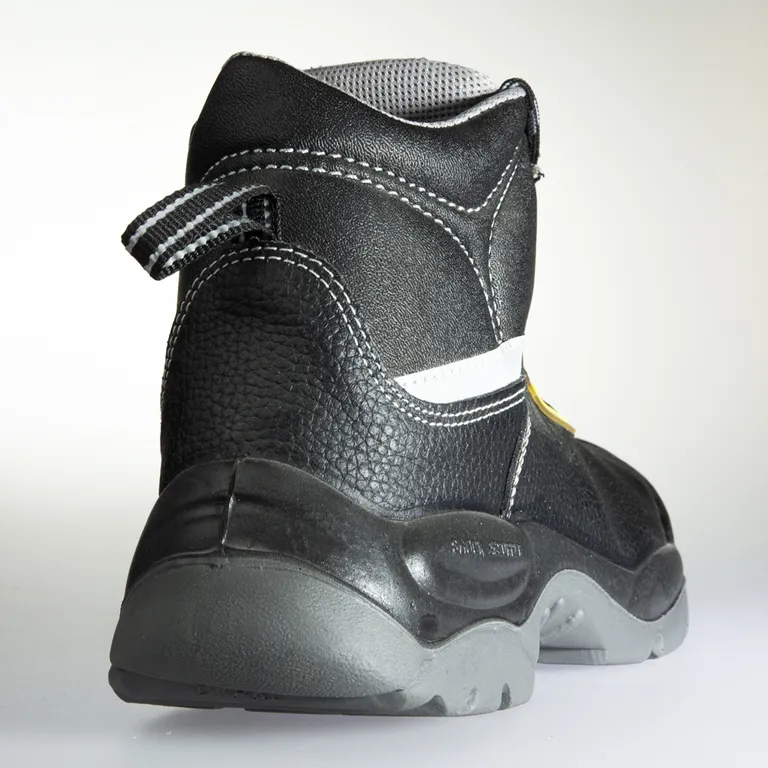 DELTA PLUS / Ботинки рабочие кожаные с металлическим подноском SAULT S3