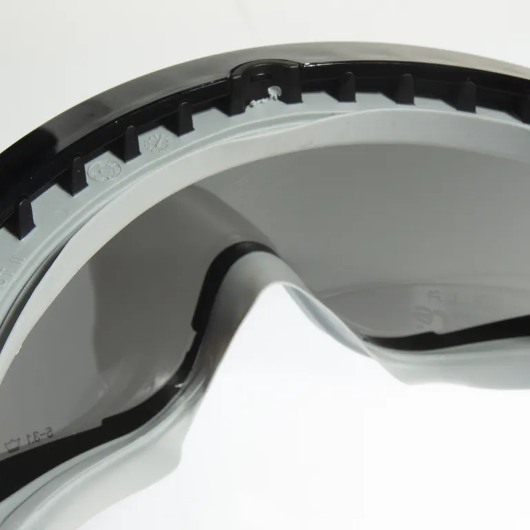 Bolle / Закрытые очки PILOT c затемненной линзой Platinum